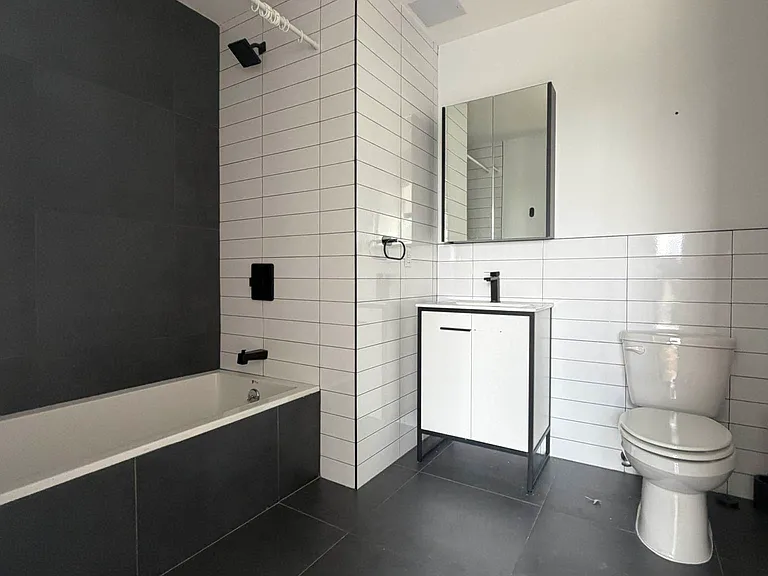 311 Franklin Ave #6A — Photo 14