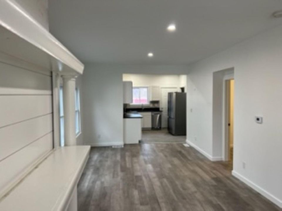 1st image of 2278 Ridgeway Ave