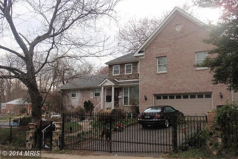 2nd image of 3150 Parkwood Ter