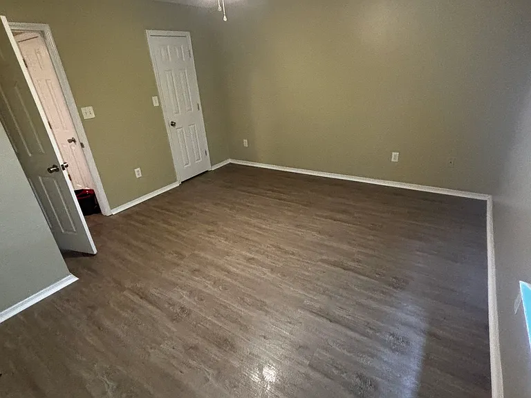 13723 Southfork Dr — Photo 2