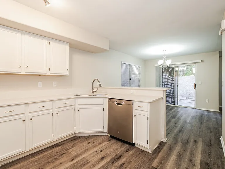 425 S Sunrise Dr — Photo 8