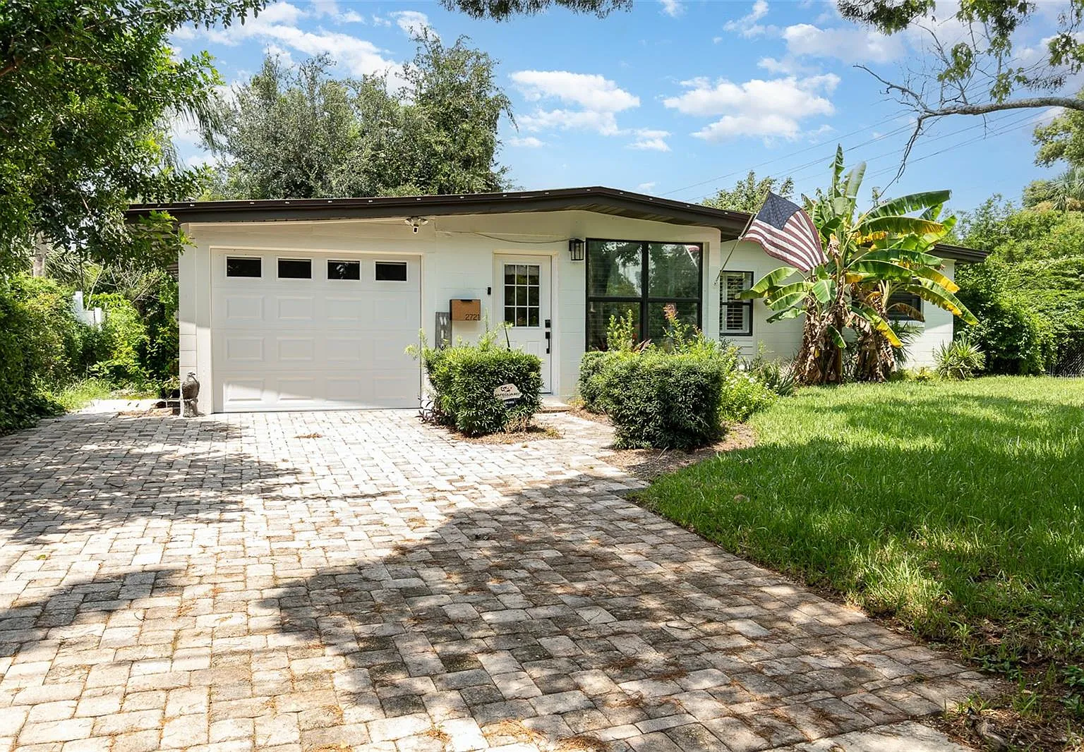 3 bed, 2.0 bath, 1569 sqft, $5,800 — Photo 1