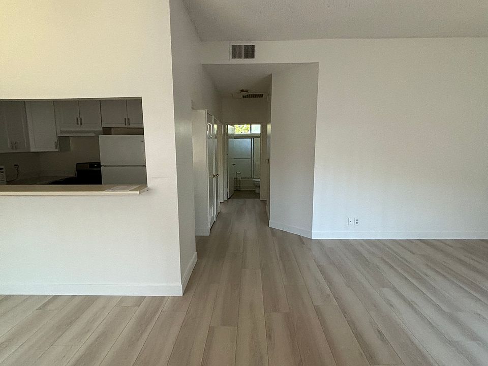2nd image of 1133 N Ardmore Ave APT 3