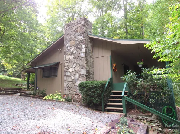 484 Summit Dr, Maggie Valley, NC 28751