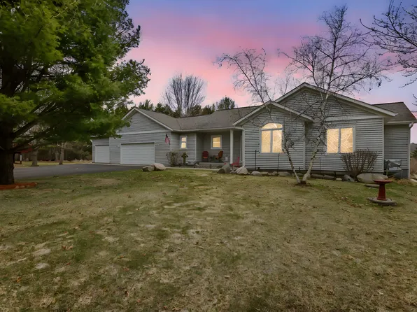 358 Briar Ln, Taylors Falls, MN 55084
