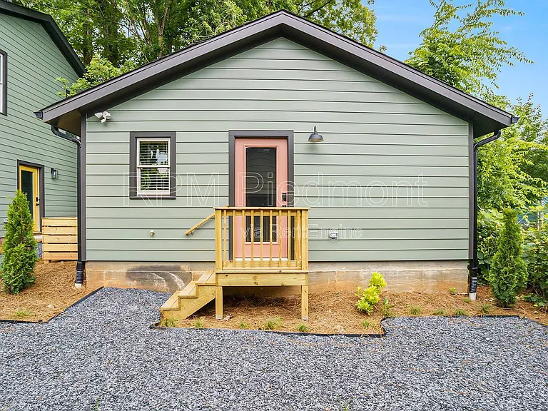 1081 Hill St SE #E — Photo 18