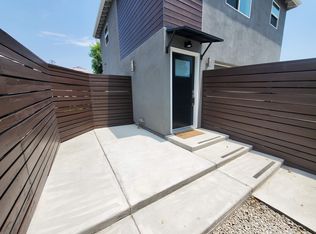 19623 Hartland St, Reseda, CA 91335