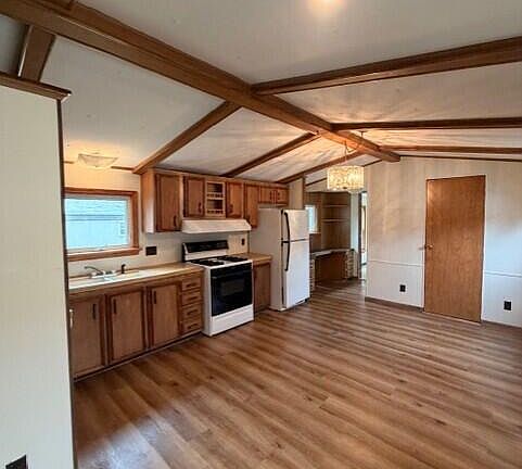4th image of 11 1st Ln