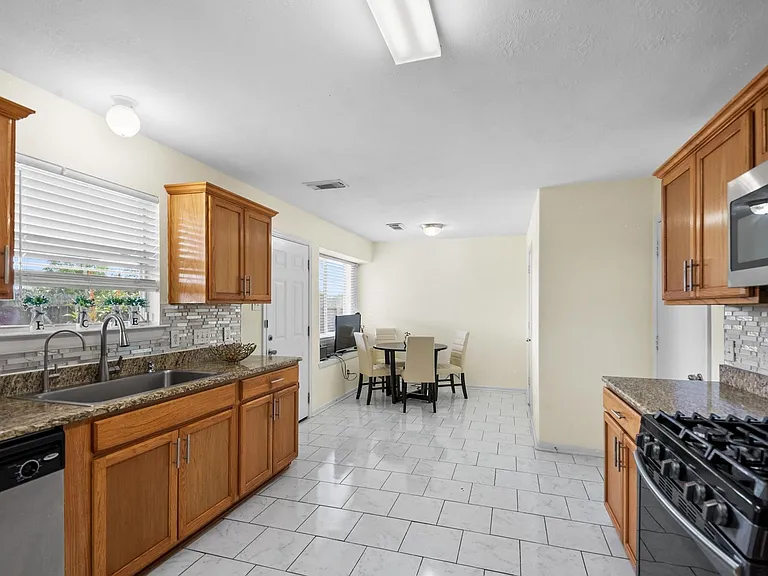 13723 Anwar Dr — Photo 11