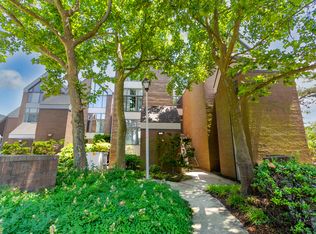 696 Mowbray Arch, Norfolk, VA 23507