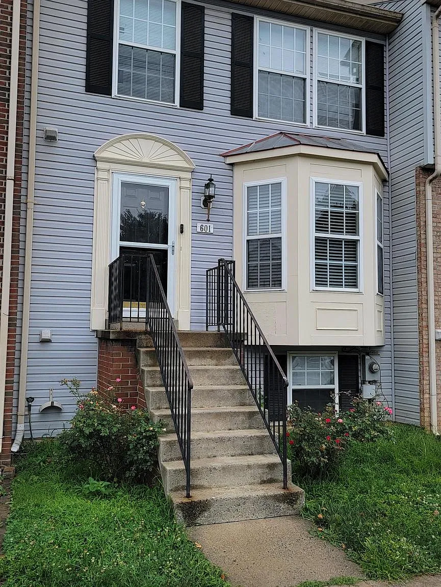4 bed, 4.0 bath, 1846 sqft, $2,495 — Photo 1