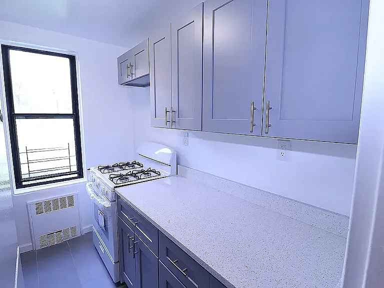 208-84 Grand Central Pkwy #3D — Photo 6