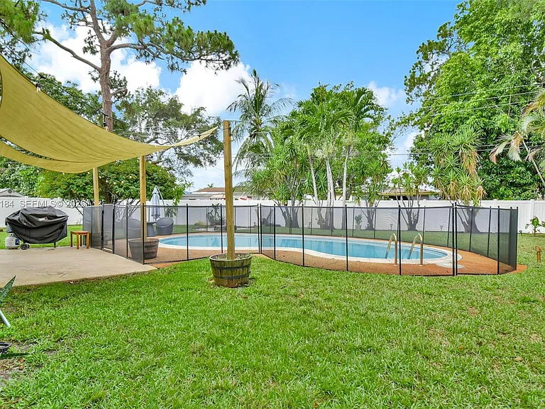 2217 SW 1st Ct — Photo 11