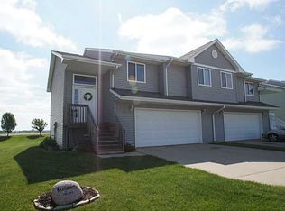 8425 Woodstone Ct SW, Cedar Rapids, IA 52404
