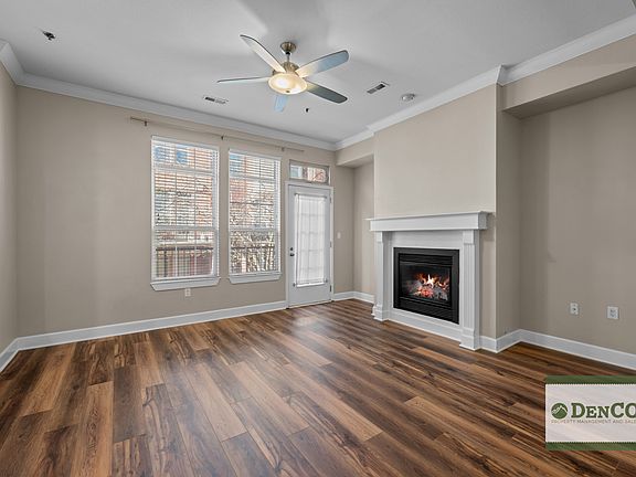 5th image of 2560 17th St Unit 205