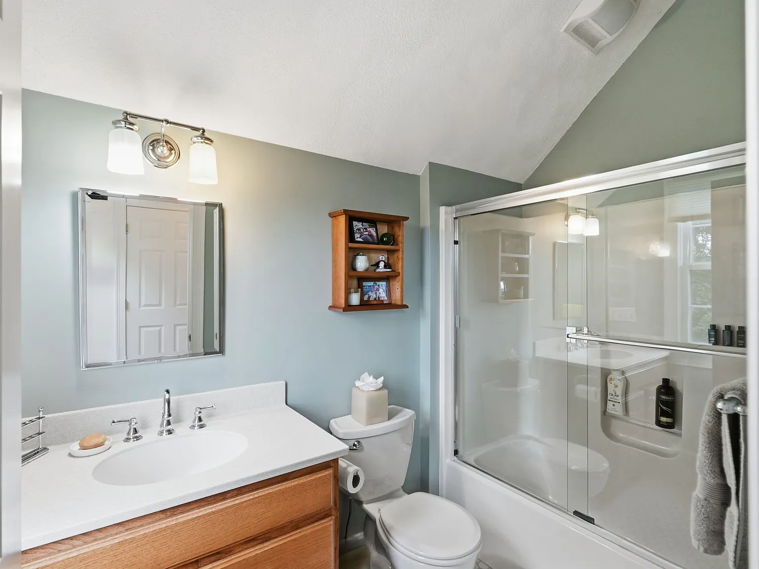 4 bed, 4.5 bath, 4298 sqft, $11,500 — Photo 4