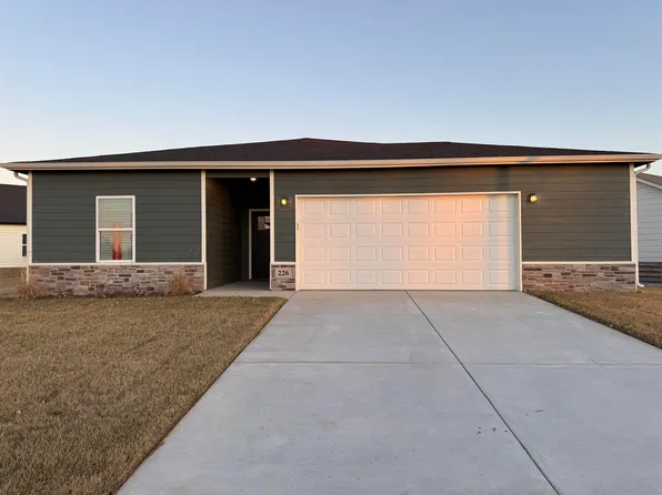 226 W Cherry Oaks St, Cheney, KS 67025