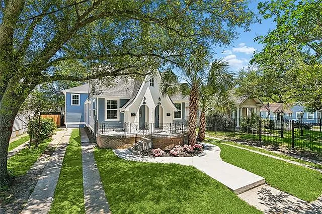 3 bed, 2.0 bath, 1652 sqft, $2,800 — Photo 2
