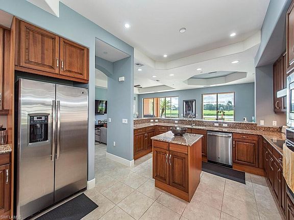 5th image of 558 Avellino Isles Cir #102