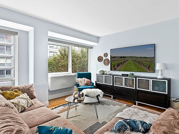 4th image of 440 Kent Ave APT 4E
