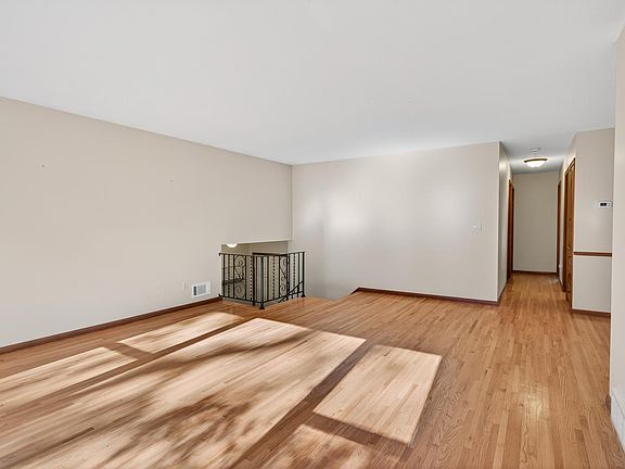 5th image of 7149 Foxboro Ln