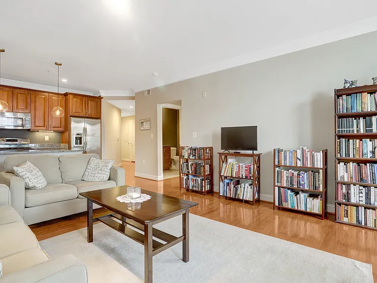 1023 N Royal St #312 — Photo 7