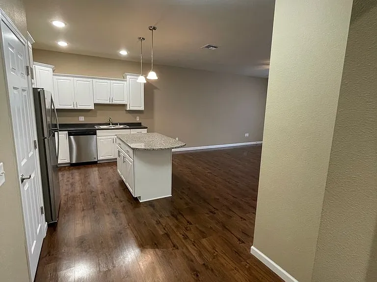 Grasslands Apartments — Photo 42