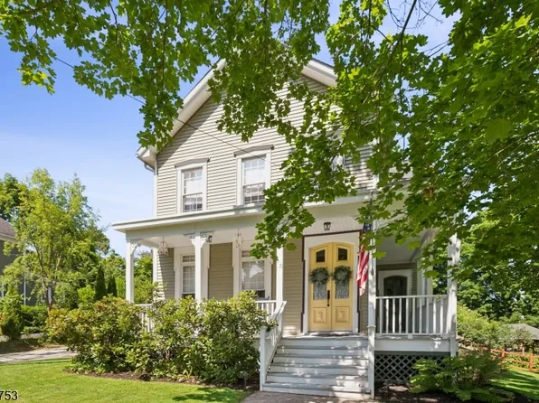 15 Cherry St, Lebanon Boro, NJ 08833