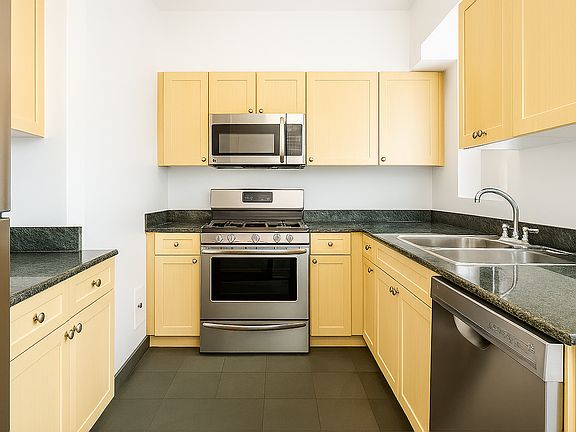 3rd image of 308 E 38th St #1718B