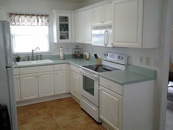 4th image of 110 Woodstream Ct
