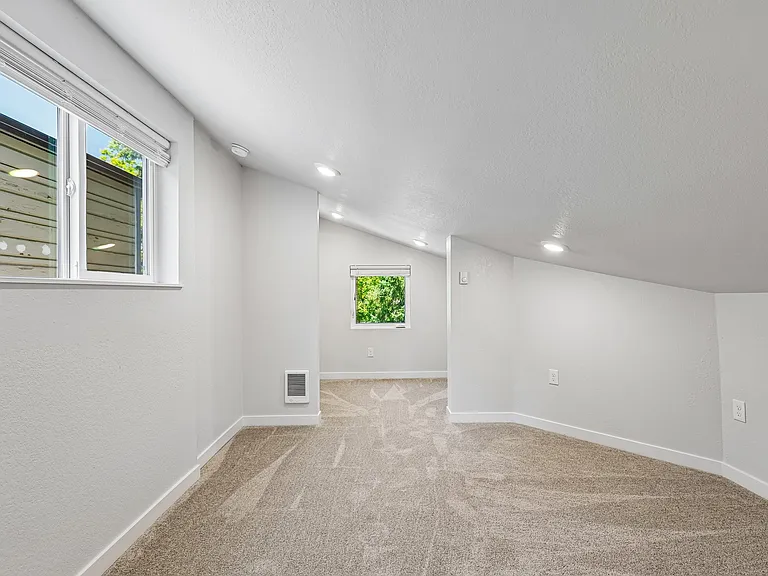 12607 NE 119th St #5 — Photo 16
