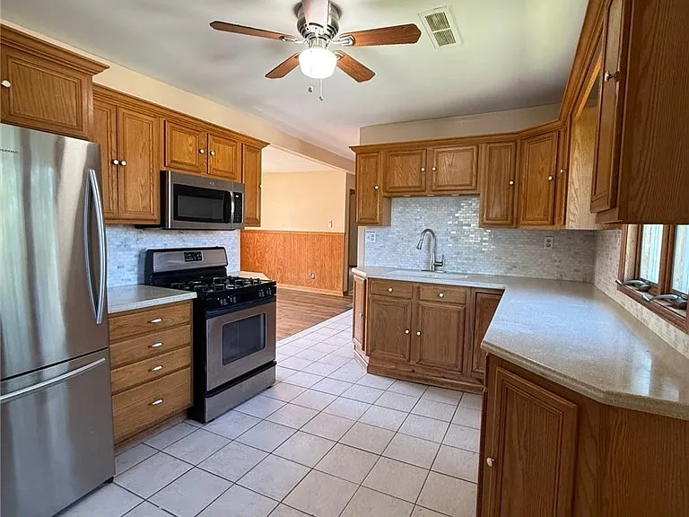 21 Amber St #UPPER — Photo 3