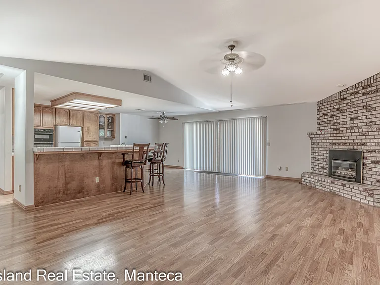 1635 Crom St — Photo 12