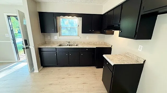 3 bed, 1.0 bath, 1154 sqft, $1,325 — Photo 4