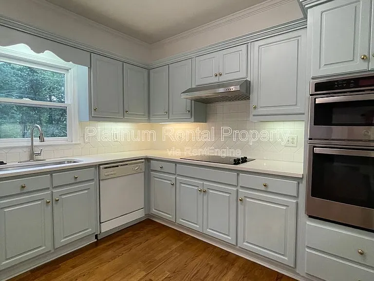 870 Ingleside Dr — Photo 17