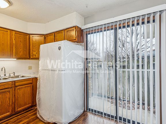 5th image of 223 W Overlook Dr