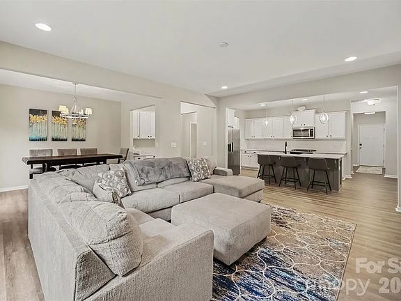5th image of 1138 Streamside Ln