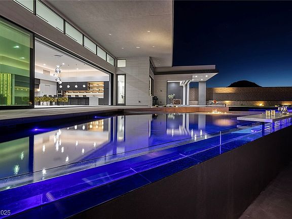 3rd image of 563 Grand Rim Dr