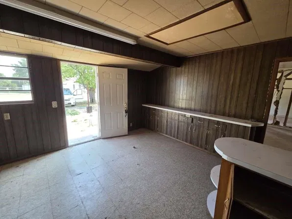 110 W Southland Ave, Electra, TX 76360
