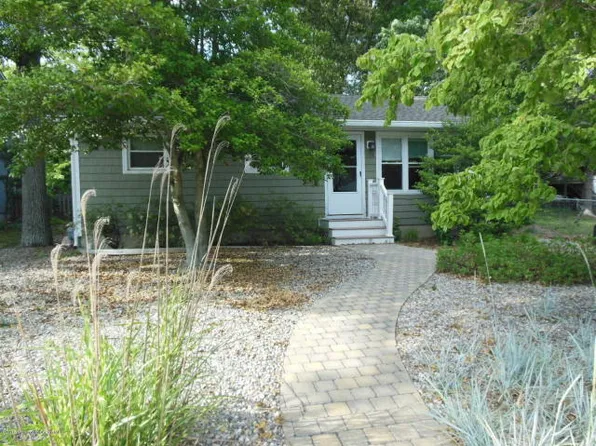157 Vansant Ave, Island Heights, NJ 08732