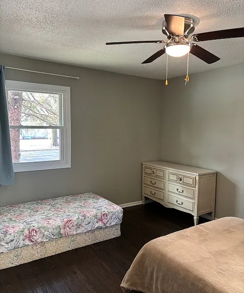 725 Grotto St N — Photo 39