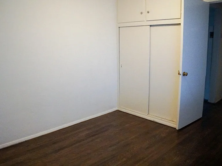 7702 Pickering Ave #F — Photo 11