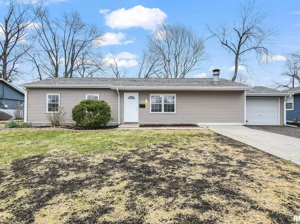 46 Churchill Dr, Chatham, IL 62629