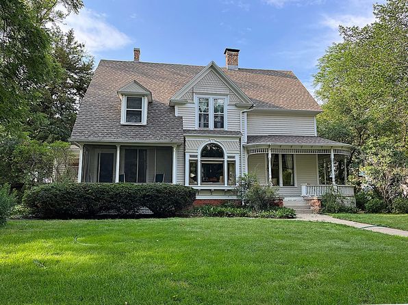 404 Cottage Ave, Vermillion, SD 57069