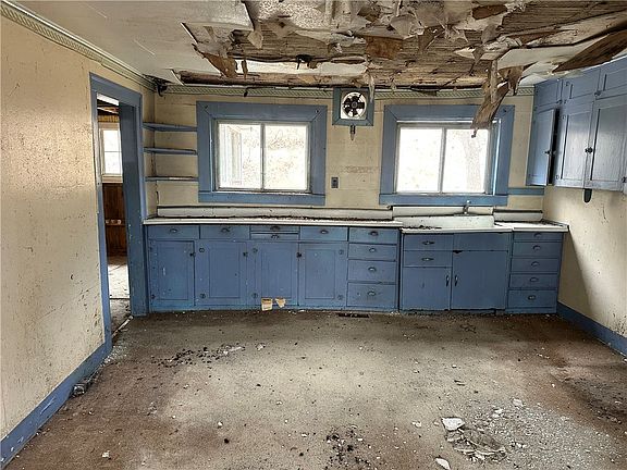 5th image of 355 S Genesee St