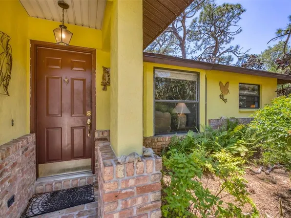 521 Artists Ave, Englewood, FL 34223