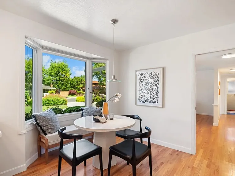 1602 Sheffield Ave — Photo 10