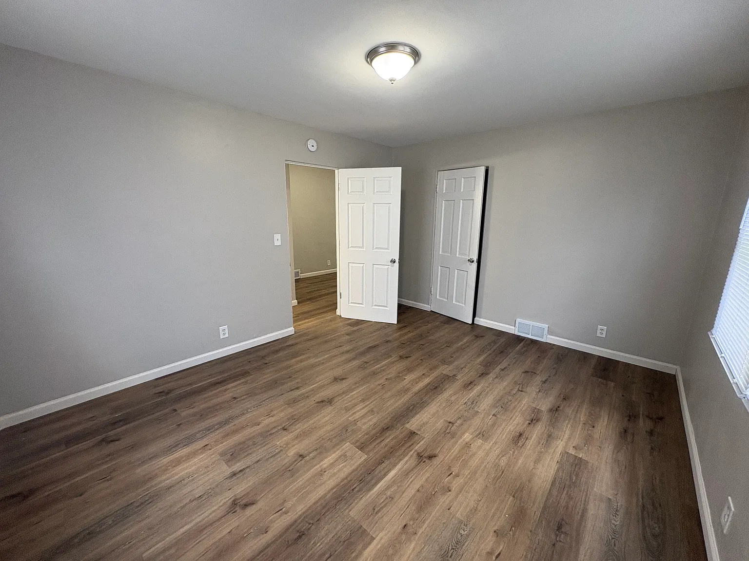 2 bed, $1,100 — Photo 4