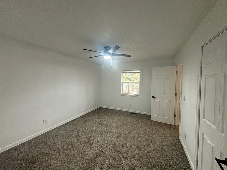 2310 Lindbergh Blvd — Photo 7