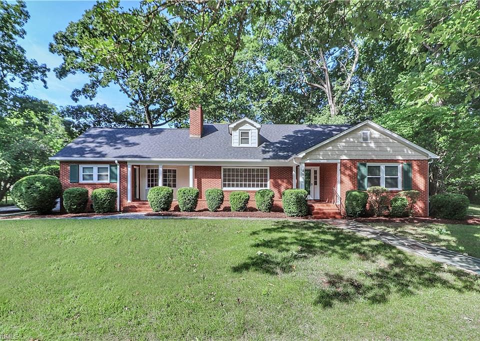 1st image of 319 N Oakwood Dr